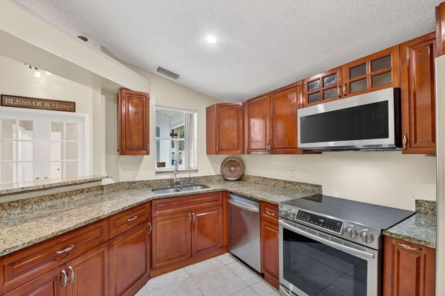 5221 Arbor Glen Circle, Lake Worth, FL 33463