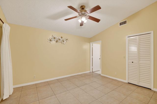 5221 Arbor Glen Circle, Lake Worth, FL 33463