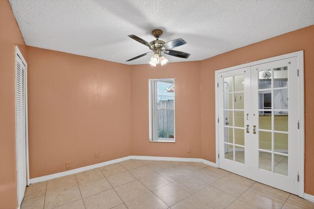 5221 Arbor Glen Circle, Lake Worth, FL 33463