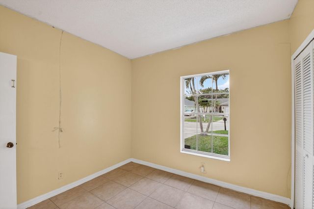 5221 Arbor Glen Circle, Lake Worth, FL 33463