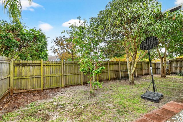 5221 Arbor Glen Circle, Lake Worth, FL 33463