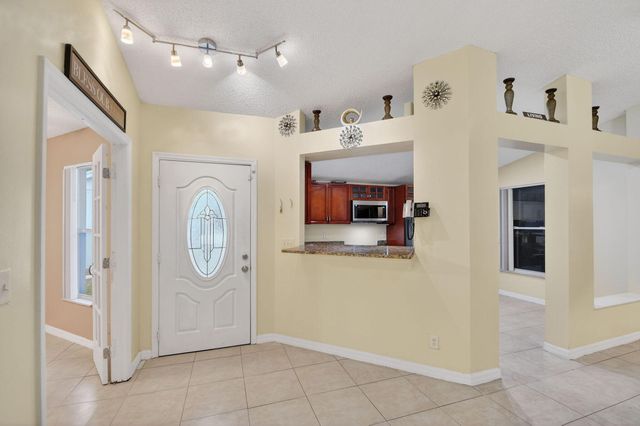 5221 Arbor Glen Circle, Lake Worth, FL 33463