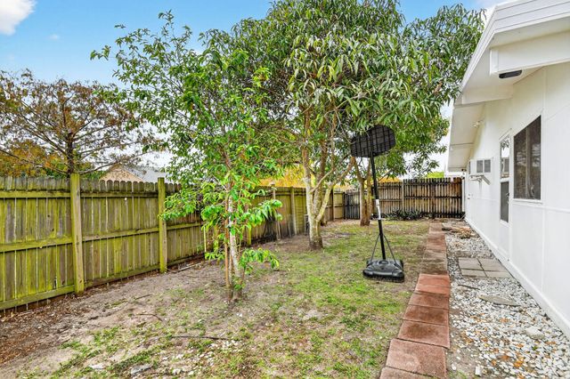 5221 Arbor Glen Circle, Lake Worth, FL 33463