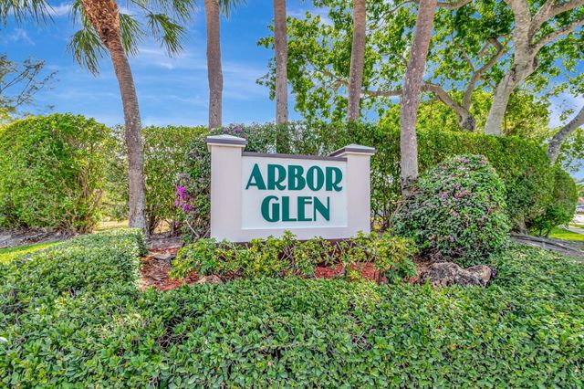 5221 Arbor Glen Circle, Lake Worth, FL 33463