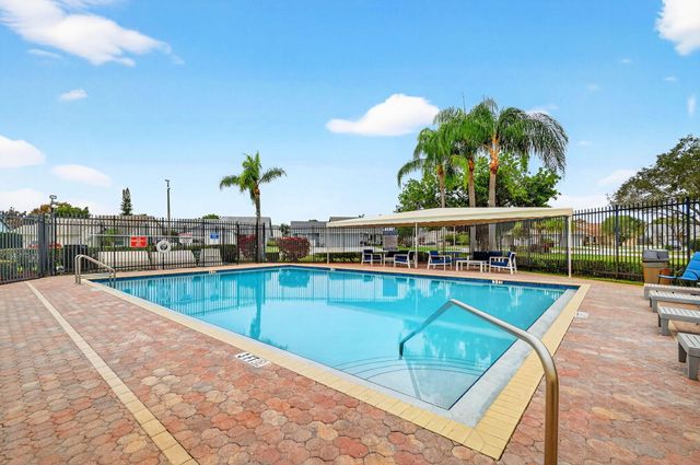 5221 Arbor Glen Circle, Lake Worth, FL 33463