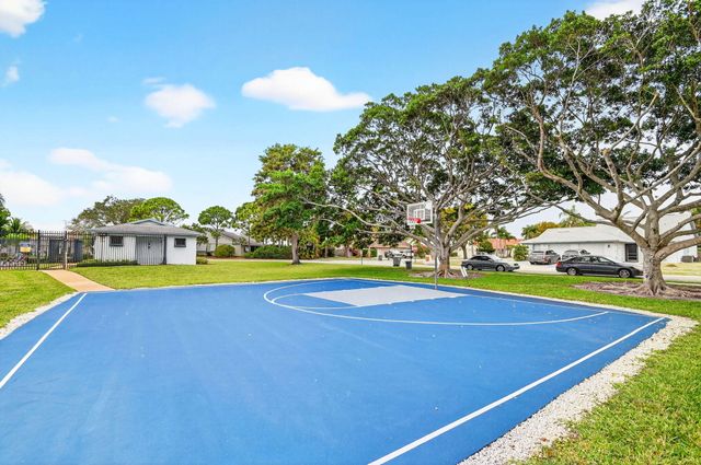 5221 Arbor Glen Circle, Lake Worth, FL 33463