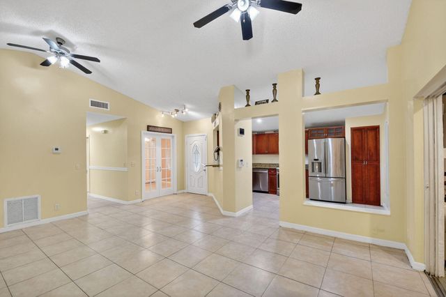 5221 Arbor Glen Circle, Lake Worth, FL 33463