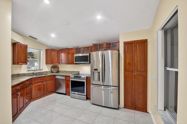 5221 Arbor Glen Circle, Lake Worth, FL 33463