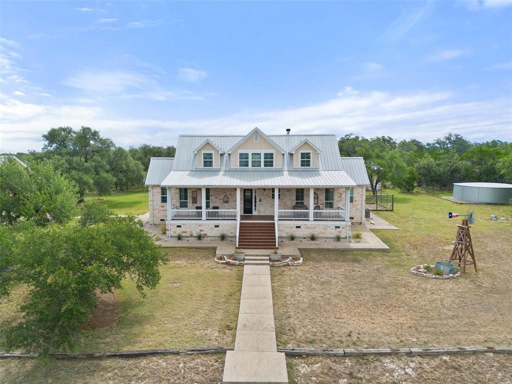 290 Esperanza TRL, Johnson City, TX 78636