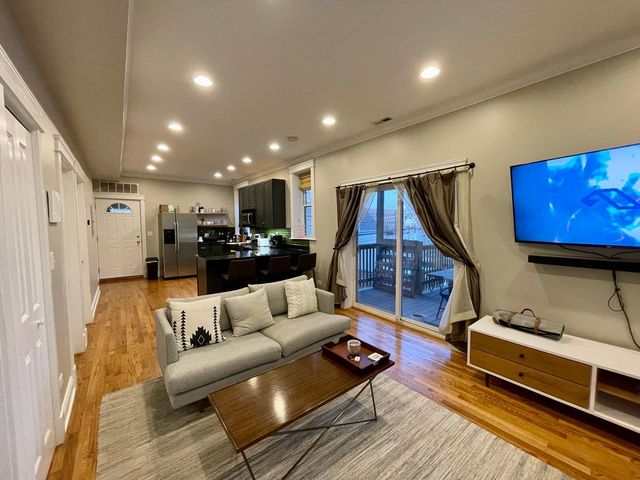 3708 W Wrightwood Avenue 3C, Chicago, IL 60647