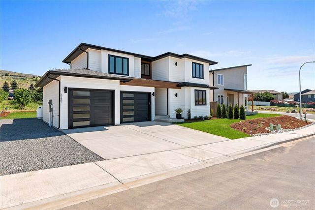 3233 NW Brianna Avenue, East Wenatchee, WA 98802