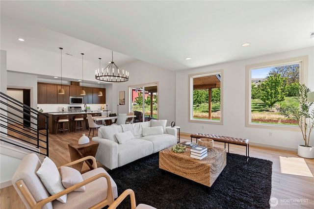 3233 NW Brianna Avenue, East Wenatchee, WA 98802