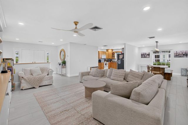 15 Holly Drive, Boynton Beach, FL 33436