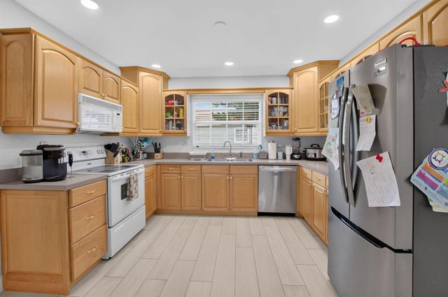 15 Holly Drive, Boynton Beach, FL 33436