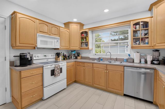 15 Holly Drive, Boynton Beach, FL 33436