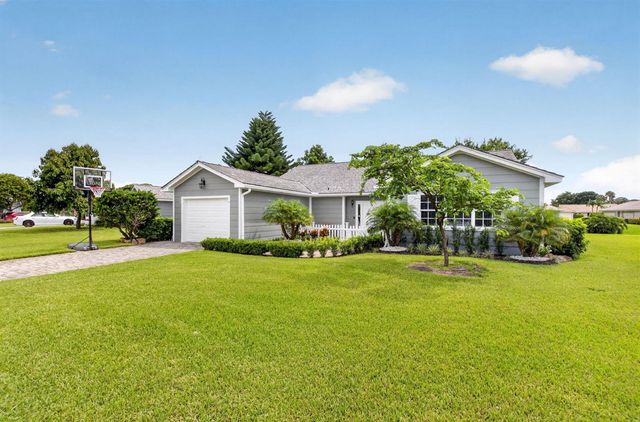 15 Holly Drive, Boynton Beach, FL 33436