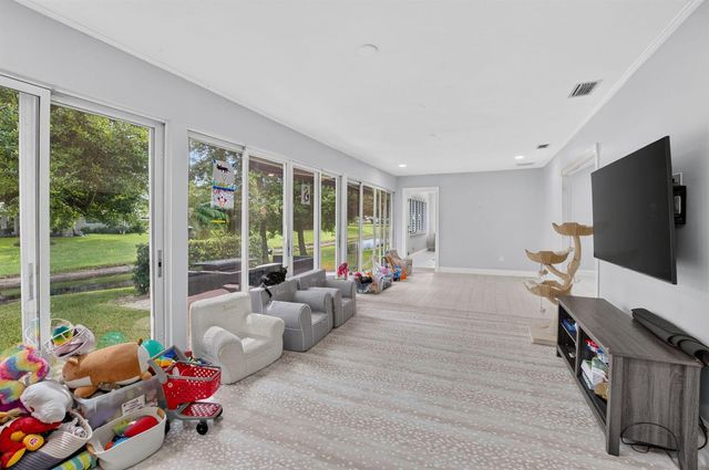 15 Holly Drive, Boynton Beach, FL 33436