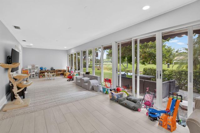 15 Holly Drive, Boynton Beach, FL 33436
