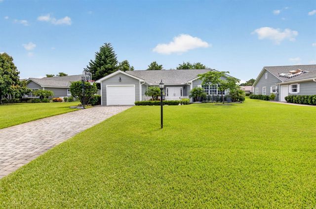 15 Holly Drive, Boynton Beach, FL 33436