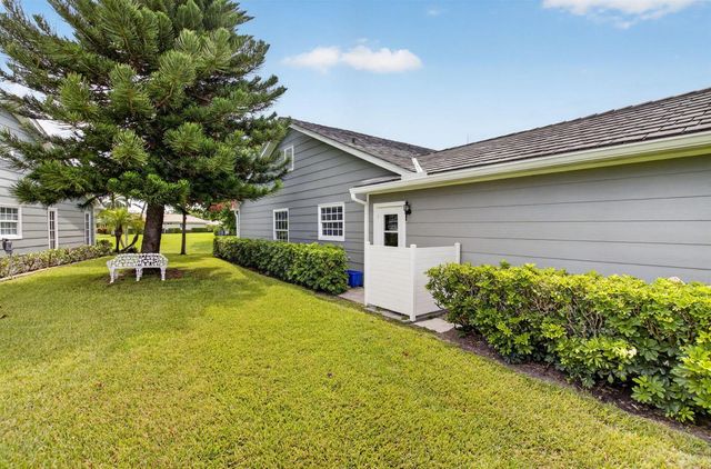 15 Holly Drive, Boynton Beach, FL 33436