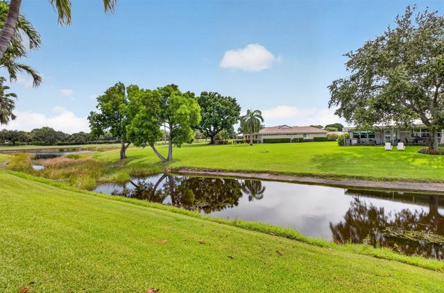 15 Holly Drive, Boynton Beach, FL 33436