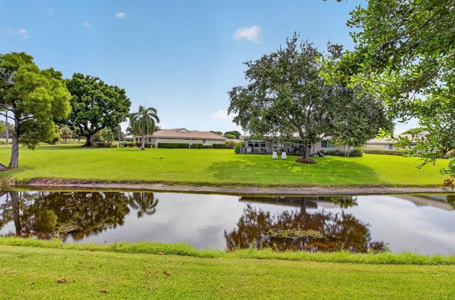 15 Holly Drive, Boynton Beach, FL 33436