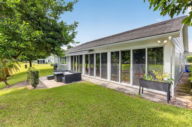 15 Holly Drive, Boynton Beach, FL 33436