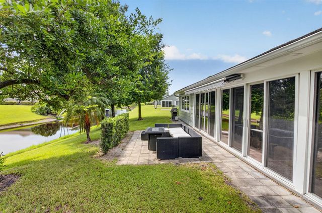 15 Holly Drive, Boynton Beach, FL 33436