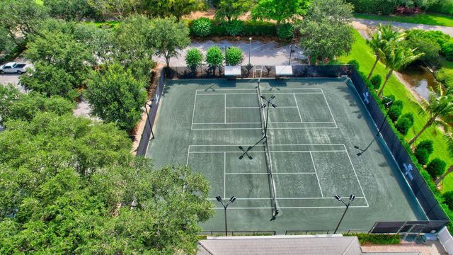 15 Holly Drive, Boynton Beach, FL 33436