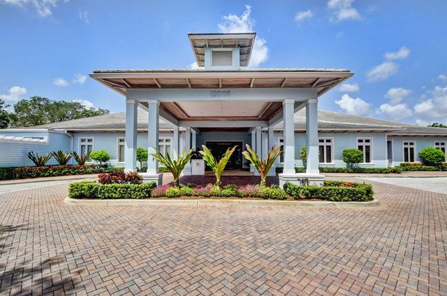 15 Holly Drive, Boynton Beach, FL 33436