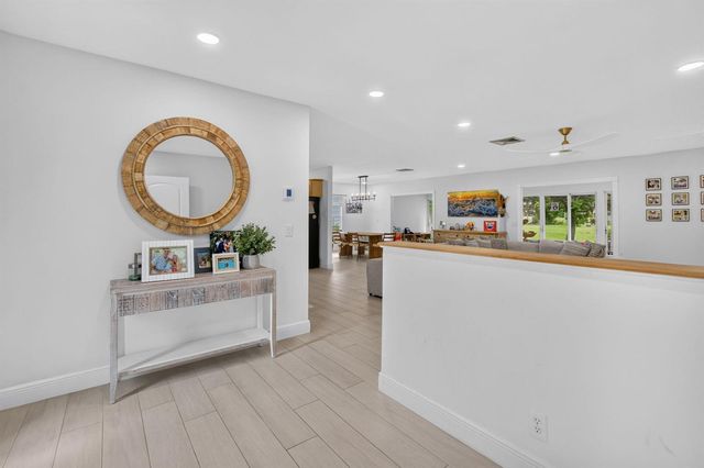 15 Holly Drive, Boynton Beach, FL 33436