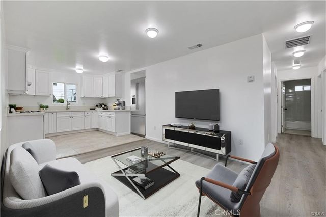 527 W 119th, Los Angeles, CA 90044