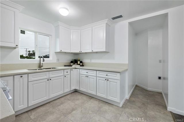 527 W 119th, Los Angeles, CA 90044