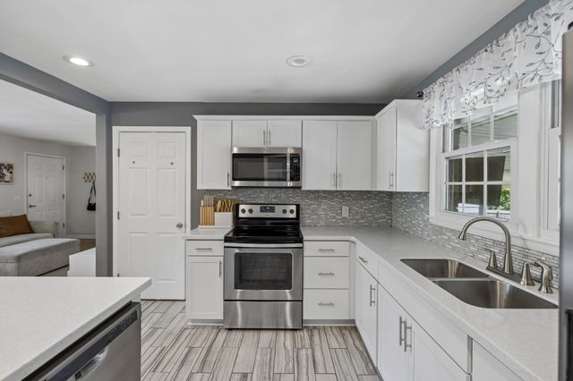 5018 Bonnawell Dr, Hermitage, TN 37076