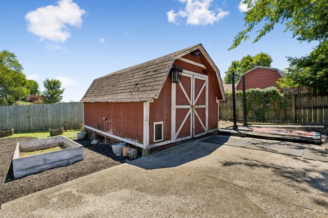 5018 Bonnawell Dr, Hermitage, TN 37076