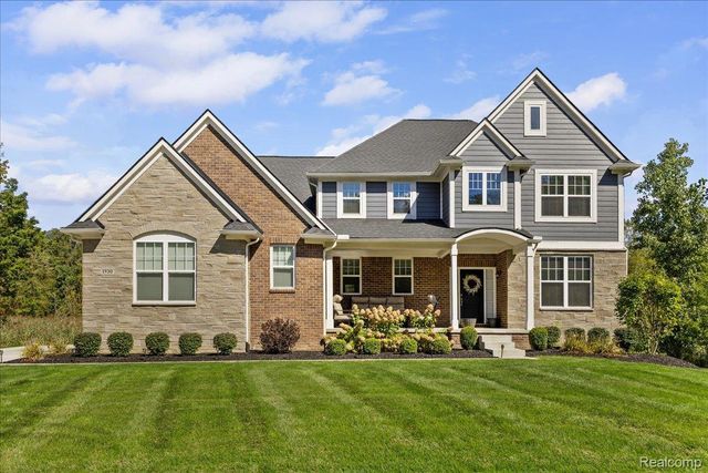 1930 Thorncrest Court, Commerce Charter Township, MI 48382