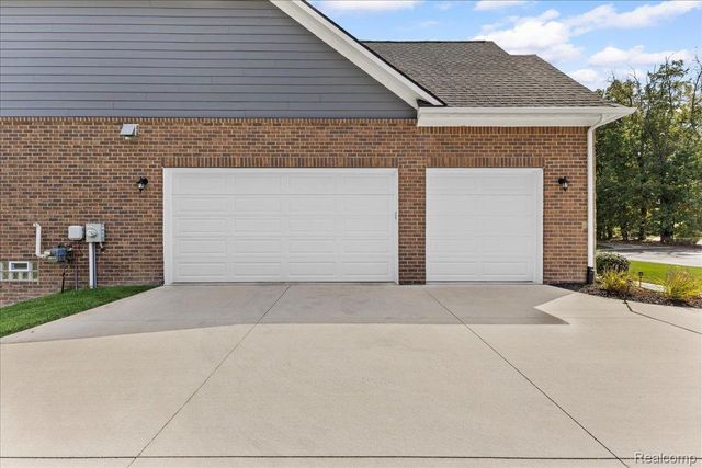 1930 Thorncrest Court, Commerce Charter Township, MI 48382