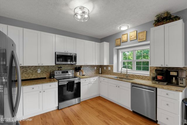 1707 Keating Dr, Louisville, KY 40245