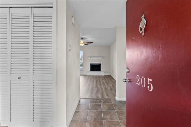 18511 Egret Bay Boulevard 205, Webster, TX 77058