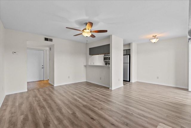 18511 Egret Bay Boulevard 205, Webster, TX 77058