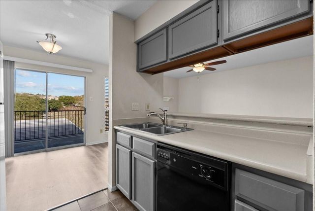 18511 Egret Bay Boulevard 205, Webster, TX 77058