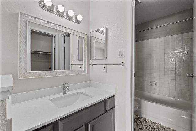 18511 Egret Bay Boulevard 205, Webster, TX 77058