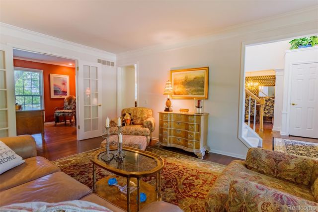 1964 Bloomfield Oaks Drive, West Bloomfield Charter Township, MI 48324