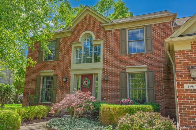 1964 Bloomfield Oaks Drive, West Bloomfield Charter Township, MI 48324