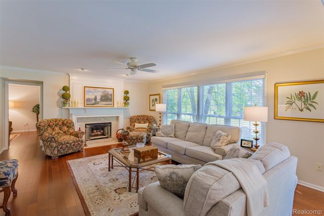 1964 Bloomfield Oaks Drive, West Bloomfield Charter Township, MI 48324