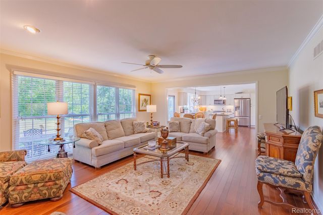 1964 Bloomfield Oaks Drive, West Bloomfield Charter Township, MI 48324