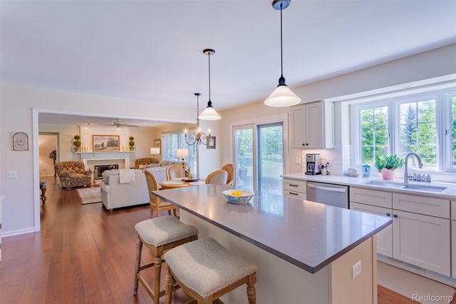 1964 Bloomfield Oaks Drive, West Bloomfield Charter Township, MI 48324