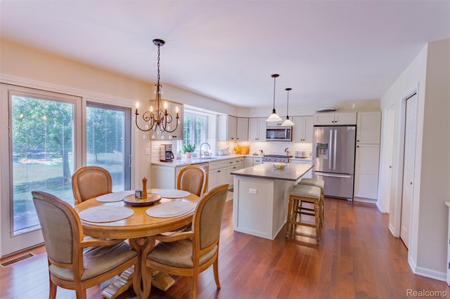 1964 Bloomfield Oaks Drive, West Bloomfield Charter Township, MI 48324