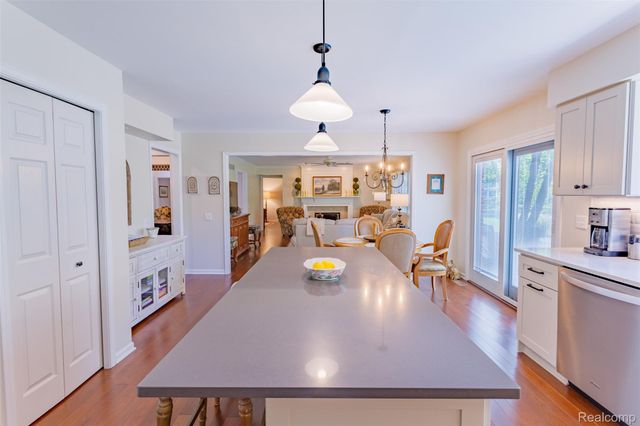 1964 Bloomfield Oaks Drive, West Bloomfield Charter Township, MI 48324