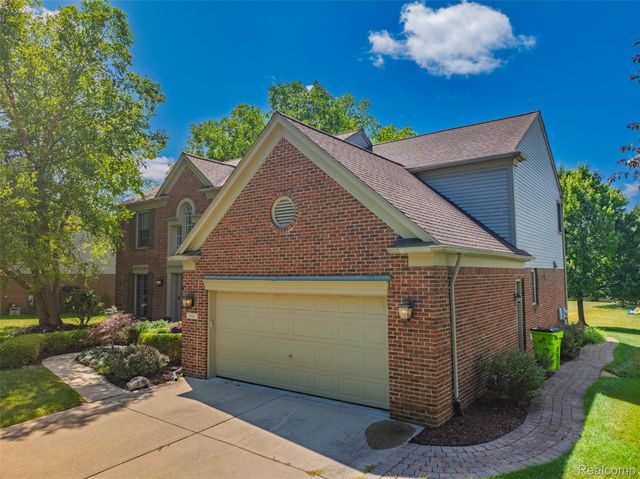 1964 Bloomfield Oaks Drive, West Bloomfield Charter Township, MI 48324